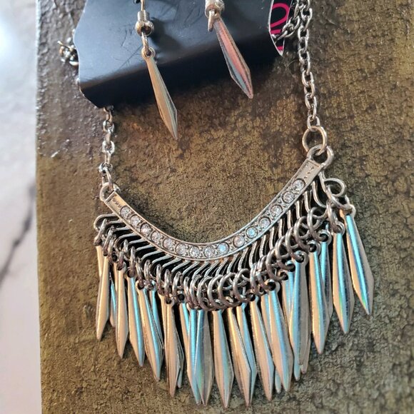 Silver Tone Necklace & Earring Dangle Spikes & Rhinestone Jewels Set NEW - Picture 6 of 11